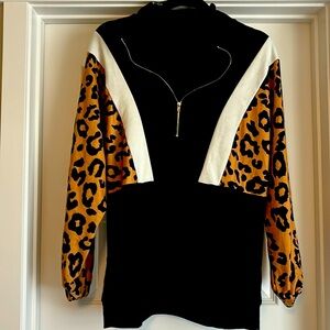 CGB sweatshirt with front pockets